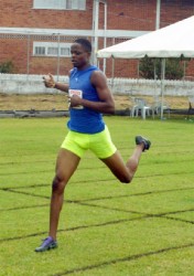 Star athlete, Jason Yaw finishing strong in the boys 400m. (Orlando Charles photo) 