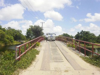 A bus going over the high bridge that leads to Lima Sands