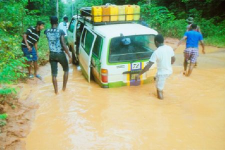 A bus stuck on the swamped  Mahdia road after rainfall.