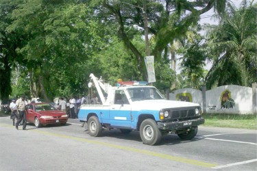 Police preparing to remove the Raghoos’ car from the scene of the shooting on Vlissengen Road 