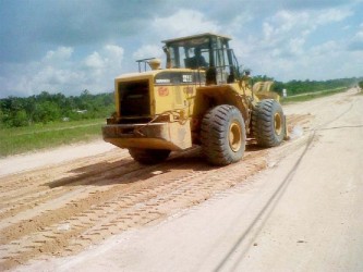 Road repair work underway (Bai Shan Lin photo) 