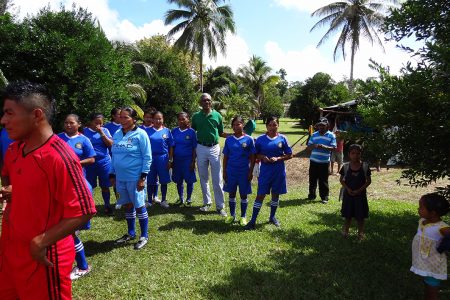 David Granger with female footballers  (PNCR photo)