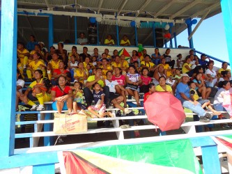 Kako Village footballers and their supporters (PNCR photo)