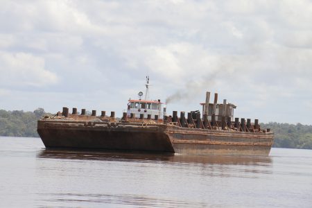 Vaitarna’s barge heading up to Wineperu on Tuesday for logs. The India-based company continues to export logs but is yet to set up its promised processing plant. (Arian Browne photo)
