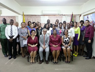 Participants and others at the closing ceremony (Ministry of Foreign Affairs photo) 