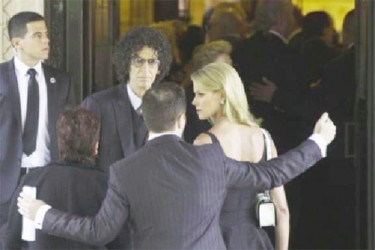 Radio host Howard Stern arrives with wife Beth Ostrosky to attend the funeral of comedienne Joan Rivers at Temple Emanu-El in New York September 7, 2014. Credit: REUTERS/Lucas Jackson 