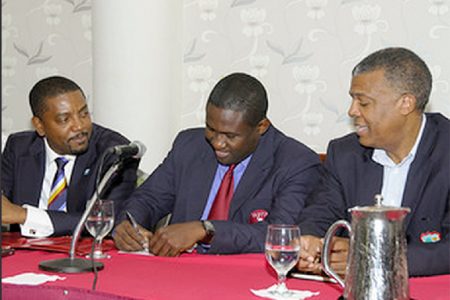 Wavell Hinds, WIPA President, signs the new CBA and MOU as Dave Cameron, WICB President and Michael Muirhead, CEO of WICB look on during the signing of the a new Collective Bargaining Agreement and Memorandum of Understanding by WICB and WIPA on Thursday. (Photo courtesy of WICB media)
