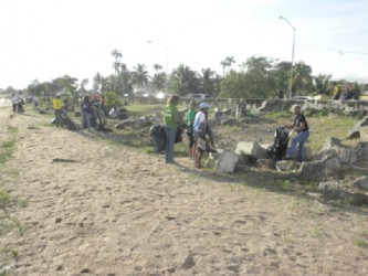  Volunteers cleaning the coastline during yesterday’s International Coastal Clean-Up Day observance (Natural Resources Ministry photo) 