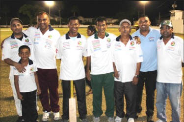 Shivnarine Chanderpaul dons his Floodlights uniform along with his other teammates.