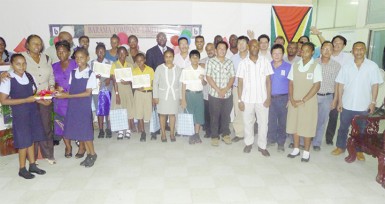 Photo shows the gathering at the presentation ceremony 