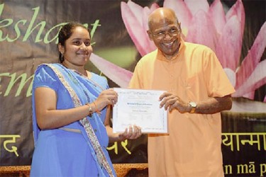 Principal, Saraswati Vidya Niketan, Swami Aksharananda hands over the Principal’s Award of Excellence, CAPE to Rafena Mustapha (GINA photo)
