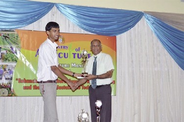 Agriculture Minister Dr Leslie Ramsammy (right) presenting a certificate (GINA photo) 
