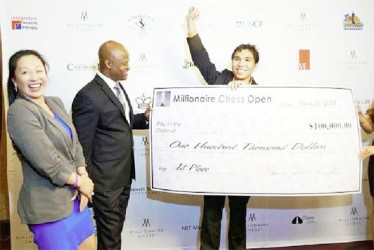 Canadian entrepreneur and chess aficionado Amy Lee (left) gives a great and satisfying smile as she witnesses Philippines grandmaster Wesley So receiving the winner’s cheque of US$100,000 for the Millionaire Chess Tournament which was held in Las Vegas recently. Lee sponsored the $1 million prize for the tournament, while her partner, Jamaica-born US grandmaster Maurice Ashley (centre), organised and managed the tournament. Based on his creditable performance in the Millionaire Tournament, So is likely to leap into the top 10 of the world’s elite grandmasters.