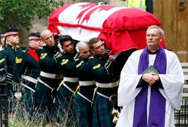 Soldiers carry the casket from the church following the funeral service for Cpl. Nathan Cirillo in Hamilton, Ontario October 28, 2014.  Reuters/Mark Blinch 