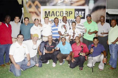 The group picture shows Macorp representatives, including Macorp General Manager Jorge Medina, the nine golfers who received prizes and Club President David Mohamad.
