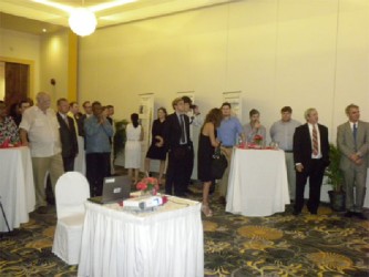 The gathering at the reception (Ministry of Natural Resources photo) 