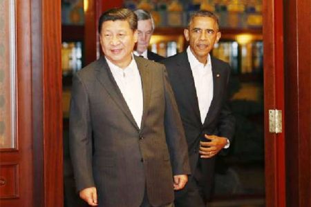 U.S. President Barack Obama (R) walks behind China’s President Xi Jinping (L) as they enter a room before a meeting after participating in the Asia Pacific Economic Cooperation (APEC) summit, at the Zhongnanhai leadership compound in Beijing November 11, 2014. REUTERS/Kim Kyung-Hoon