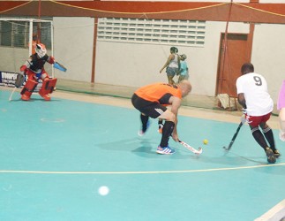 Alan Fernandes (centre) of GCC in the process of challenging Aderemi Simon (Number 9) of Old Fort for possession of the ball within his shooting arc during their team’s matchup. 