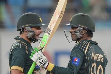 Haris Sohail (R) and Shahid Afridi added 110 off 105 deliveries – the highest seventh-wicket partnership at the ground – to hand Pakistan a three-wicket victory.
