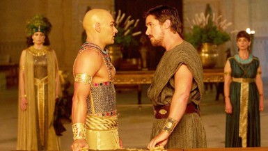 Ramesses II (Joel Edgerton) (left) and Moses (Christian Bale) (right) face off during a scene in Exodus: Gods and Kings