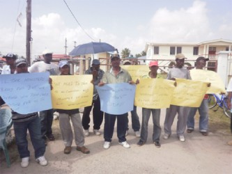 The protesting Anna Regina Town Council workers 