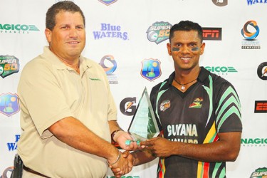 NAGICO Trinidad managing director Christopher Henriques presents Shivnarine Chanderpaul with his Man-of-the-Match trophy (WICB photo) 