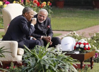 U.S. President Barack Obama and India’s Prime Minister Narendra Modi (R) talk as they have coffee and tea together in the gardens of Hyderabad House in New Delhi January 25, 2015. REUTERS/Jim Bourg