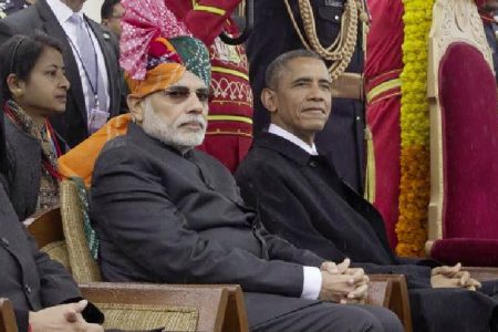 India’s Prime Minister Narendra Modi (L) and US President Barack Obama watch India’s Republic Day parade in the rain together from their review stand in New Delhi January 26, 2015. (Reuters/Stephen Crowley/Pool)