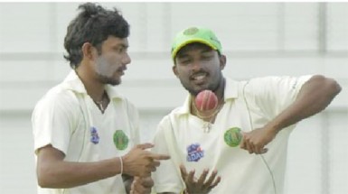 Spin twins Devendra Bishoo, left and Veerasammy Permaul with 18 wickets between them in the match yesterday bowled the Guyana Jaguars to victory over Jamaica at the Providence National Stadium