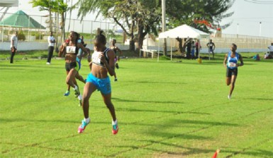 Kenisha Phillips powering across the line in the under-18 200m event yesterday. (Orlando Charles photo) 