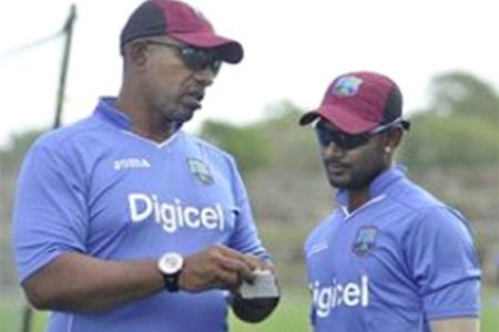 New head coach Phil Simmons (left) and captain Denesh Ramdin compare notes during the camp. (Photo courtesy WICB Media)