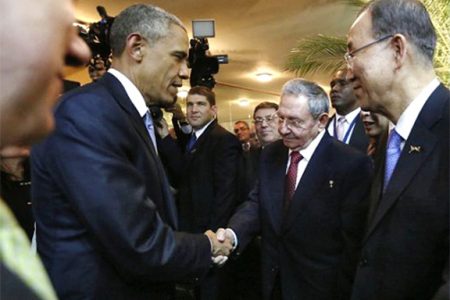 President Barack Obama (left) and President Raul Castro shake hands (Reuters photo)