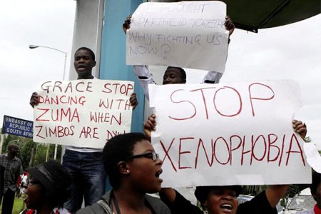 Zimbabweans hold a demonstration against the violence outside the South African Embassy in Harare, April 17, 2015. (Reuters/Philimon Bulawayo)