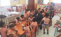 Olato Sam with the students 