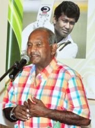 Former Guyana and West Indies batsman Alvin Kallicharran delivering an emotional feature address