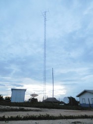 The Learning Channel’s non-operational dish and antenna at Aishalton 