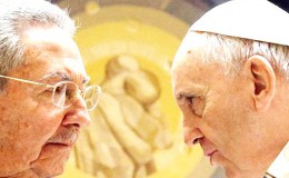 Pope Francis (R) meets Cuban President Raul Castro during a private audience at the Vatican May 10, 2015. (Reuters/Gregorio Borgia/pool)