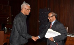 President David Granger exchanging a handshake with Indian High Commissioner Venkatachalam Mahalingam during a meeting at the Presidential Complex yesterday. (Government Information Agency photo)
