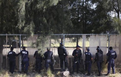 Federal policemen guard a ranch where a gunfight between hitmen and federal forces left several casualties in Tanhuato, state of Michoacan, May 22, 2015. (Reuters/Alan Ortega) 