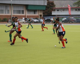 GCC’s Aaliyah Gordon (no.9) in the process of initiating an attack alongside team-mate Sonia Jardine (centre) during their side’s win over Checkers 