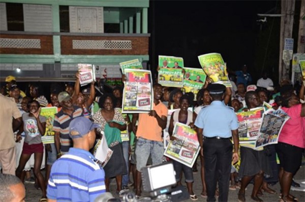 Supporters of APNU+AFC turned up at the PPP/C meeting at Buxton last evening. (GINA photo)