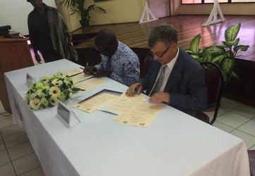 University of Guyana Vice-Chancellor Jacob Opadeyi (left) and People’s Friendship University of Russia Vice Rector Evgeny Shchesnyak signing the agreement. 