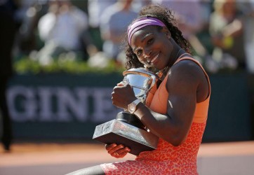 Serena Williams of the U.S. poses with the trophy during the ceremony after defeating Lucie Safarova of the Czech Republic during their women’s singles final match to win the French Open tennis tournament at the Roland Garros stadium in Paris, France, yesterday. REUTERS/Vincent Kessler 
