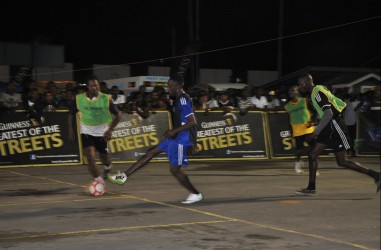 Sparta Boss’s Devon Millington (centre) attempting a forward pass while being pursued by North Ruimveldt’s Gerald Gittens (left) and Colin Daniels (right)