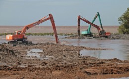 Excavating the outfall of the Hope Canal. (Photo by Arian Browne)