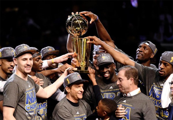 The Golden State Warriors celebrate with the Larry O’Brien Trophy. Mandatory Credit: Bob Donnan-USA TODAY Sports 