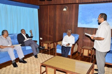 Head of State David Granger (seated at centre) along with Chief Executive Officer of Iwokrama,  Dane Gobin (right), Major General (Rtd.) Joe Singh (left) and Minister of Governance, Raphael Trotman shortly before the convening of a meeting at the Ministry of the Presidency on June 24. (GINA photo) 