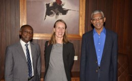 President David Granger (right), Minister of Foreign Affairs Carl Greenidge (left) and Canadian High Commissioner to Guyana, Dr Nicole Giles at the Ministry of the Presidency. (GINA photo)