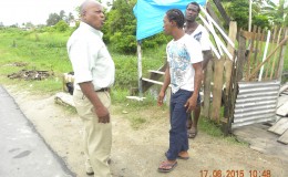 Neilson McKenzie interacting with residents of B Field, Sophia. (Ministry of Public Infrastructure photo)
