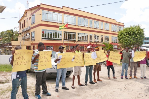 Mini-bus operators today protested outside of the Ministry of Public Security, Brickdam over what they said was constant police harassment.